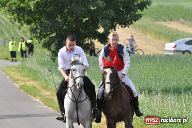 Zdjęcie w galerii na portalu naszraciborz.pl: Brzezie idzie w procesji na św. Urbana wiadomości z regionu