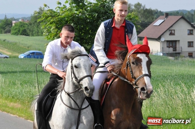 Zdjęcie w galerii na portalu naszraciborz.pl: Brzezie idzie w procesji na św. Urbana wiadomości z regionu