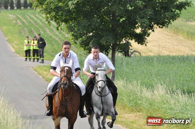 Zdjęcie w galerii na portalu naszraciborz.pl: Brzezie idzie w procesji na św. Urbana wiadomości z regionu