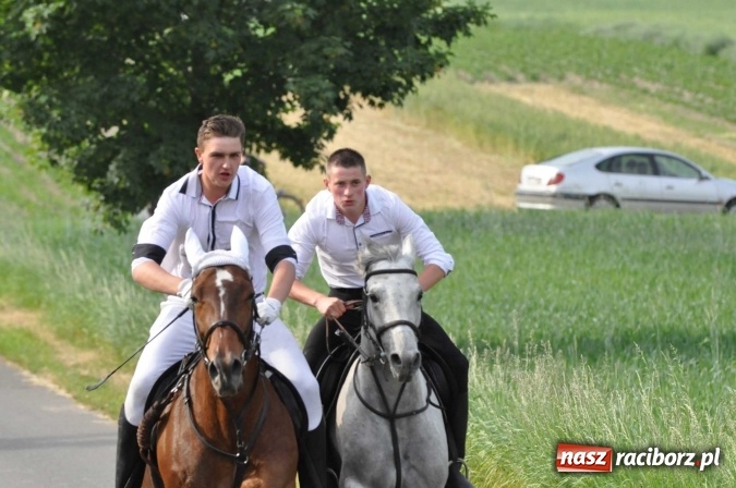 Zdjęcie w galerii na portalu naszraciborz.pl: Brzezie idzie w procesji na św. Urbana wiadomości z regionu