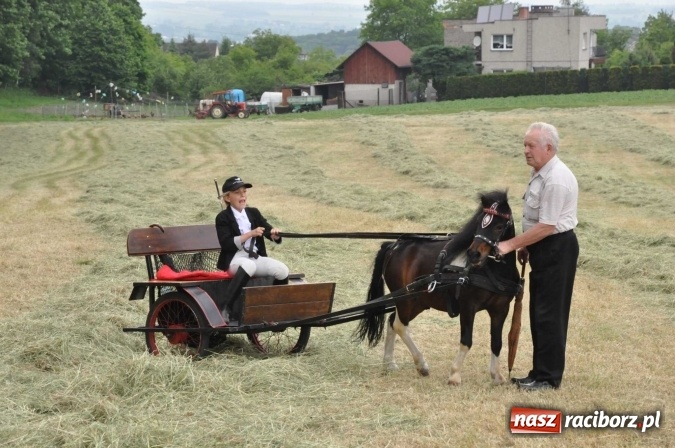 Zdjęcie w galerii na portalu naszraciborz.pl: Brzezie idzie w procesji na św. Urbana wiadomości z regionu