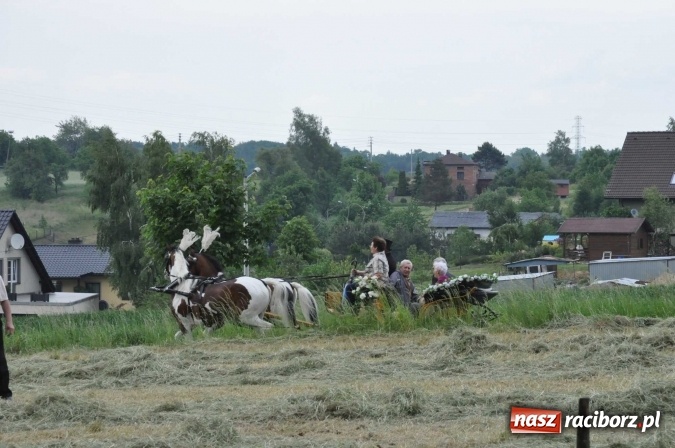 Zdjęcie w galerii na portalu naszraciborz.pl: Brzezie idzie w procesji na św. Urbana wiadomości z regionu