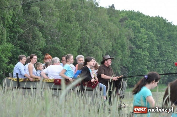 Zdjęcie w galerii na portalu naszraciborz.pl: Brzezie idzie w procesji na św. Urbana wiadomości z regionu