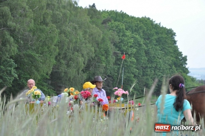 Zdjęcie w galerii na portalu naszraciborz.pl: Brzezie idzie w procesji na św. Urbana wiadomości z regionu