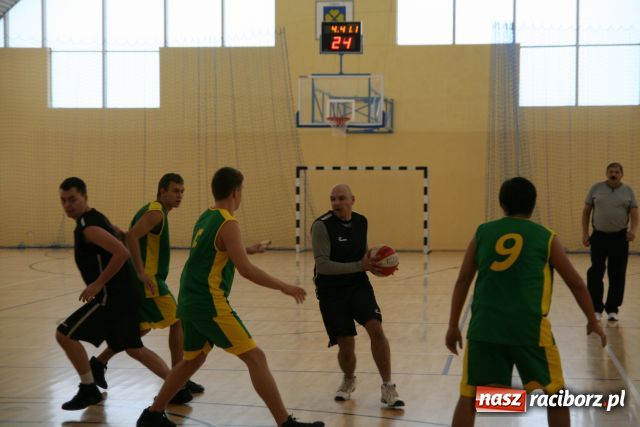 Zdjęcie w galerii na portalu naszraciborz.pl: IV kolejka Amatorskiej Ligi Koszykówki wiadomości z regionu