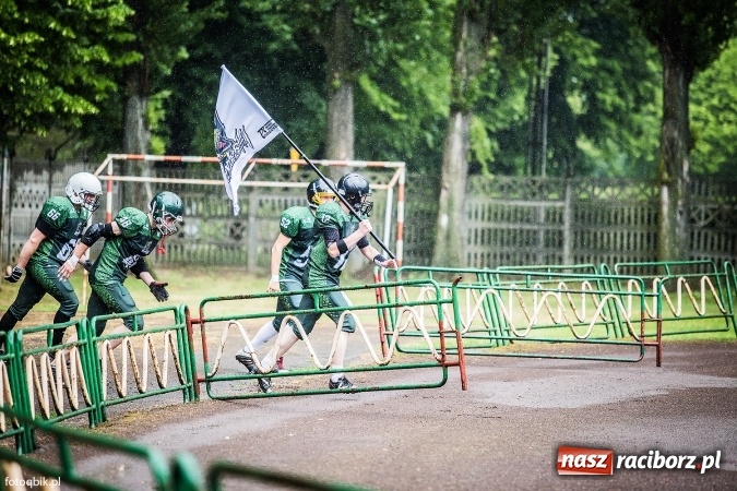 Zdjęcie w galerii na portalu naszraciborz.pl: Futbol amerykański: wyrównane spotkanie przy Wyszyńskiego wiadomości z regionu