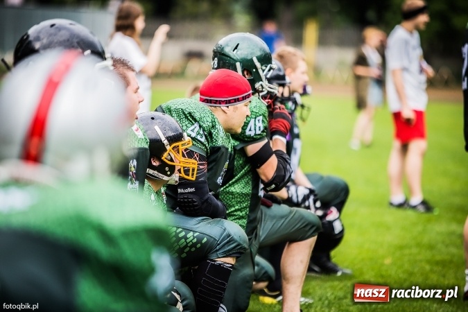 Zdjęcie w galerii na portalu naszraciborz.pl: Futbol amerykański: wyrównane spotkanie przy Wyszyńskiego wiadomości z regionu