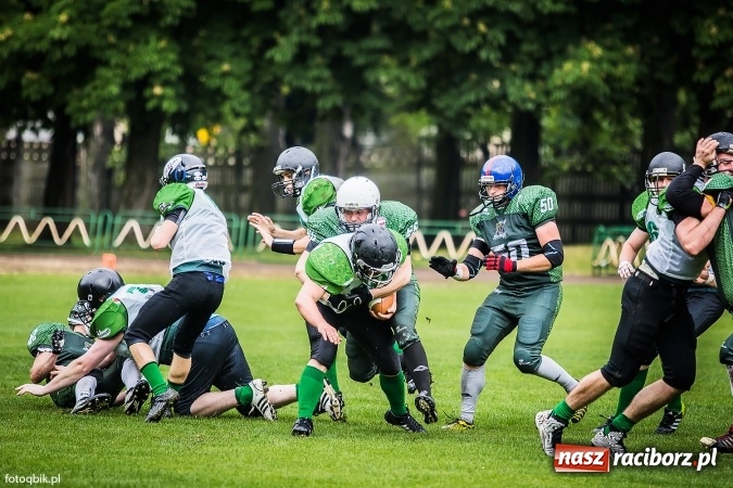 Zdjęcie w galerii na portalu naszraciborz.pl: Futbol amerykański: wyrównane spotkanie przy Wyszyńskiego wiadomości z regionu