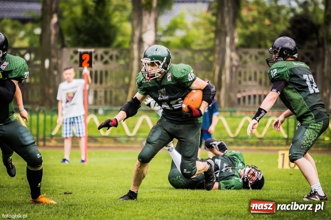 Zdjęcie w galerii na portalu naszraciborz.pl: Futbol amerykański: wyrównane spotkanie przy Wyszyńskiego wiadomości z regionu