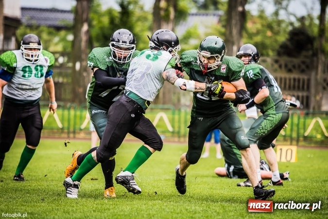 Zdjęcie w galerii na portalu naszraciborz.pl: Futbol amerykański: wyrównane spotkanie przy Wyszyńskiego wiadomości z regionu
