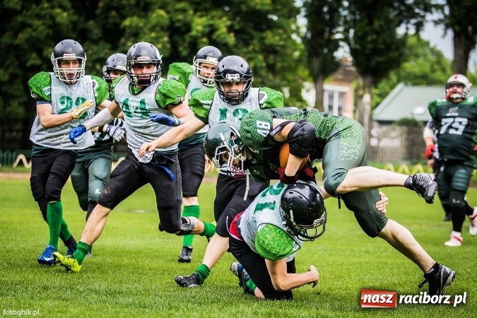 Zdjęcie w galerii na portalu naszraciborz.pl: Futbol amerykański: wyrównane spotkanie przy Wyszyńskiego wiadomości z regionu