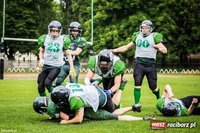 Zdjęcie w galerii na portalu naszraciborz.pl: Futbol amerykański: wyrównane spotkanie przy Wyszyńskiego wiadomości z regionu