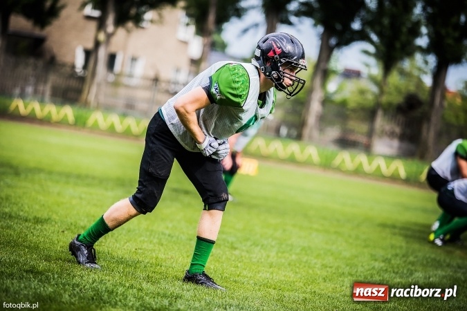 Zdjęcie w galerii na portalu naszraciborz.pl: Futbol amerykański: wyrównane spotkanie przy Wyszyńskiego wiadomości z regionu