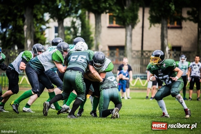 Zdjęcie w galerii na portalu naszraciborz.pl: Futbol amerykański: wyrównane spotkanie przy Wyszyńskiego wiadomości z regionu