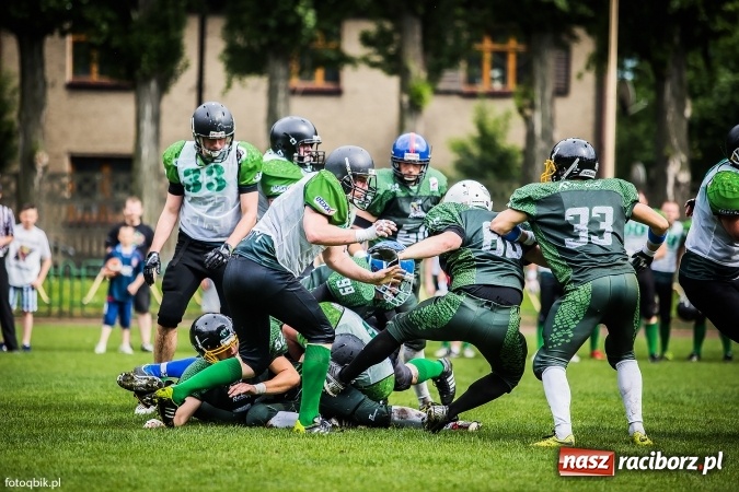 Zdjęcie w galerii na portalu naszraciborz.pl: Futbol amerykański: wyrównane spotkanie przy Wyszyńskiego wiadomości z regionu