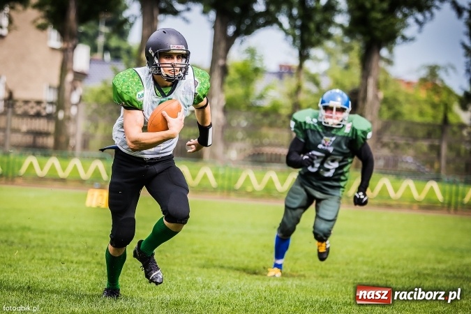 Zdjęcie w galerii na portalu naszraciborz.pl: Futbol amerykański: wyrównane spotkanie przy Wyszyńskiego wiadomości z regionu