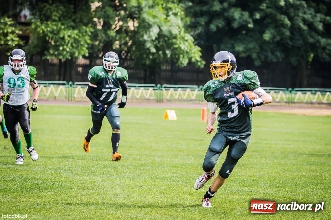 Zdjęcie w galerii na portalu naszraciborz.pl: Futbol amerykański: wyrównane spotkanie przy Wyszyńskiego wiadomości z regionu