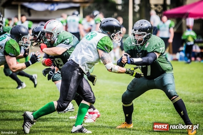 Zdjęcie w galerii na portalu naszraciborz.pl: Futbol amerykański: wyrównane spotkanie przy Wyszyńskiego wiadomości z regionu
