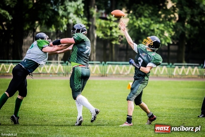 Zdjęcie w galerii na portalu naszraciborz.pl: Futbol amerykański: wyrównane spotkanie przy Wyszyńskiego wiadomości z regionu
