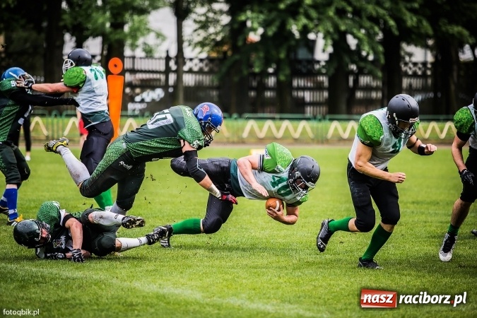 Zdjęcie w galerii na portalu naszraciborz.pl: Futbol amerykański: wyrównane spotkanie przy Wyszyńskiego wiadomości z regionu