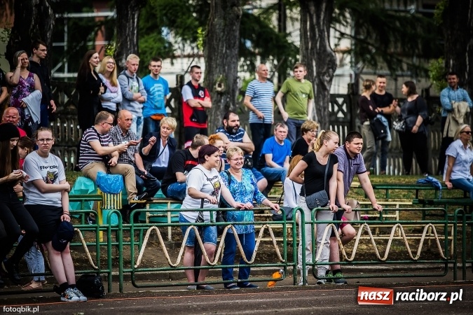 Zdjęcie w galerii na portalu naszraciborz.pl: Futbol amerykański: wyrównane spotkanie przy Wyszyńskiego wiadomości z regionu