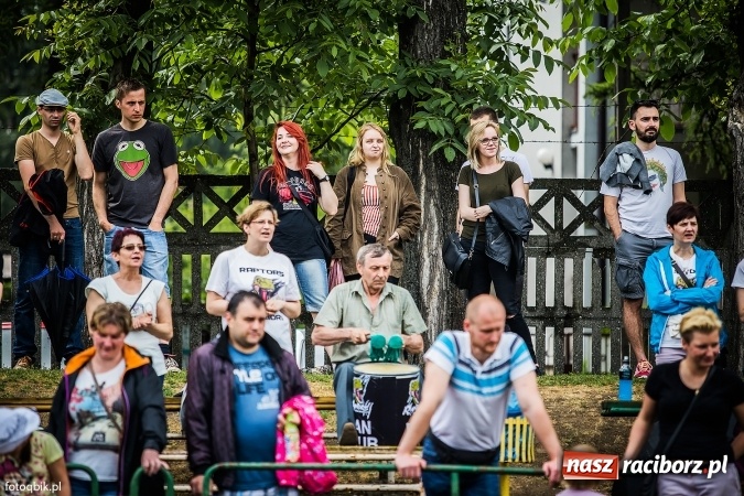 Zdjęcie w galerii na portalu naszraciborz.pl: Futbol amerykański: wyrównane spotkanie przy Wyszyńskiego wiadomości z regionu