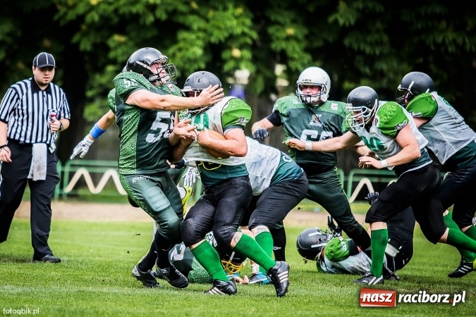 Zdjęcie w galerii na portalu naszraciborz.pl: Futbol amerykański: wyrównane spotkanie przy Wyszyńskiego wiadomości z regionu
