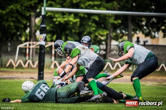 Zdjęcie w galerii na portalu naszraciborz.pl: Futbol amerykański: wyrównane spotkanie przy Wyszyńskiego wiadomości z regionu