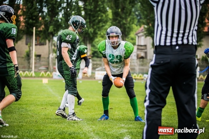 Zdjęcie w galerii na portalu naszraciborz.pl: Futbol amerykański: wyrównane spotkanie przy Wyszyńskiego wiadomości z regionu