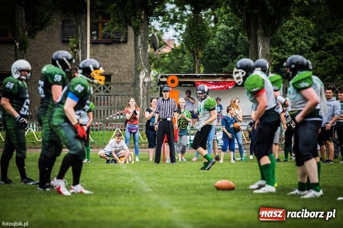 Zdjęcie w galerii na portalu naszraciborz.pl: Futbol amerykański: wyrównane spotkanie przy Wyszyńskiego wiadomości z regionu