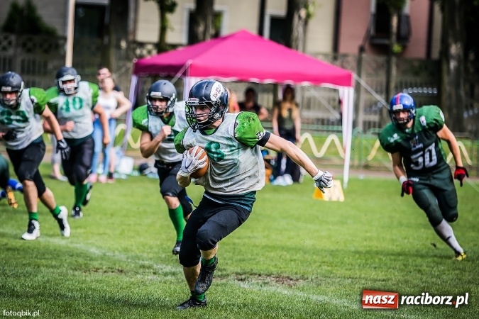 Zdjęcie w galerii na portalu naszraciborz.pl: Futbol amerykański: wyrównane spotkanie przy Wyszyńskiego wiadomości z regionu
