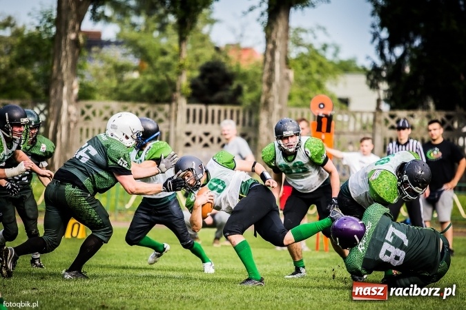 Zdjęcie w galerii na portalu naszraciborz.pl: Futbol amerykański: wyrównane spotkanie przy Wyszyńskiego wiadomości z regionu
