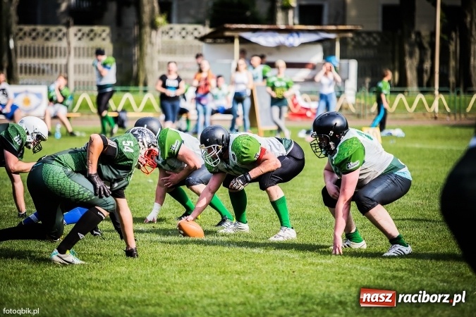 Zdjęcie w galerii na portalu naszraciborz.pl: Futbol amerykański: wyrównane spotkanie przy Wyszyńskiego wiadomości z regionu
