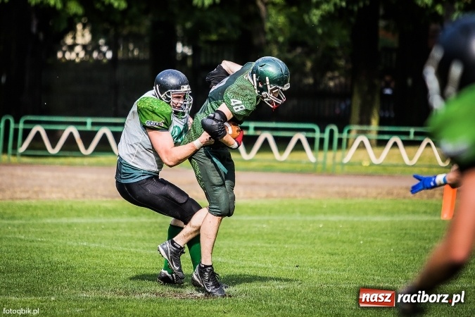Zdjęcie w galerii na portalu naszraciborz.pl: Futbol amerykański: wyrównane spotkanie przy Wyszyńskiego wiadomości z regionu