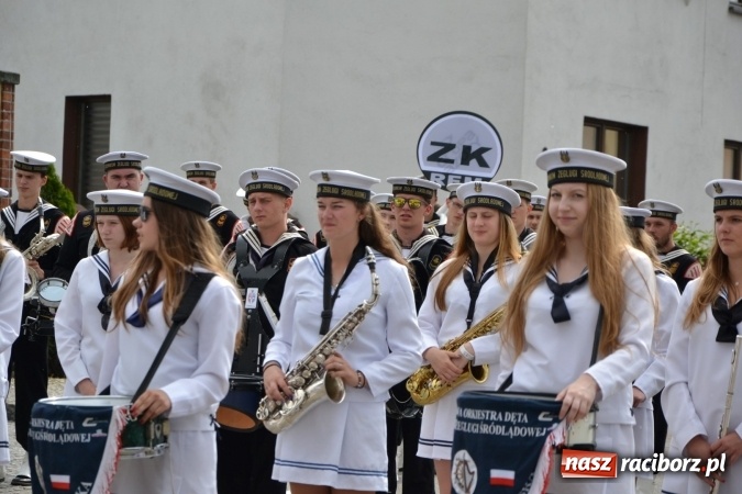 Zdjęcie w galerii na portalu naszraciborz.pl: Parada marszowa i koncert z muzyką filmową i rockową w parku przy pałacu Lichnowskich wiadomości z regionu