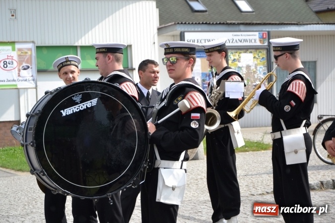 Zdjęcie w galerii na portalu naszraciborz.pl: Parada marszowa i koncert z muzyką filmową i rockową w parku przy pałacu Lichnowskich wiadomości z regionu
