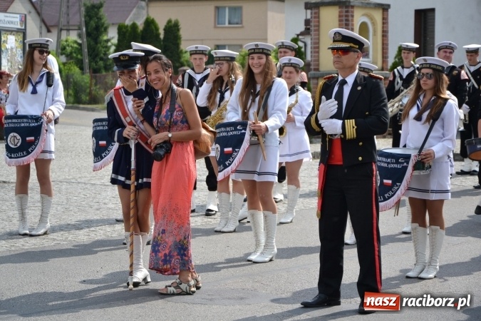 Zdjęcie w galerii na portalu naszraciborz.pl: Parada marszowa i koncert z muzyką filmową i rockową w parku przy pałacu Lichnowskich wiadomości z regionu