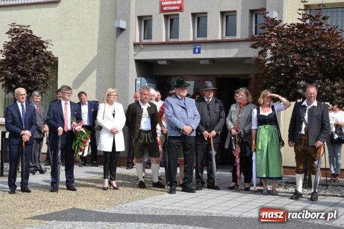 Zdjęcie w galerii na portalu naszraciborz.pl: Parada marszowa i koncert z muzyką filmową i rockową w parku przy pałacu Lichnowskich wiadomości z regionu