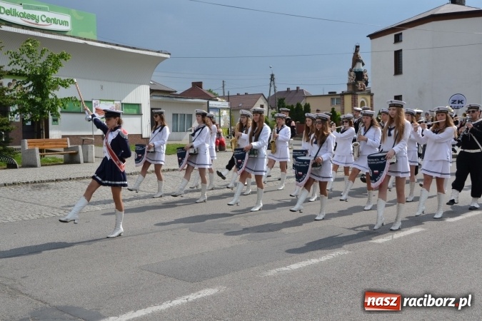 Zdjęcie w galerii na portalu naszraciborz.pl: Parada marszowa i koncert z muzyką filmową i rockową w parku przy pałacu Lichnowskich wiadomości z regionu