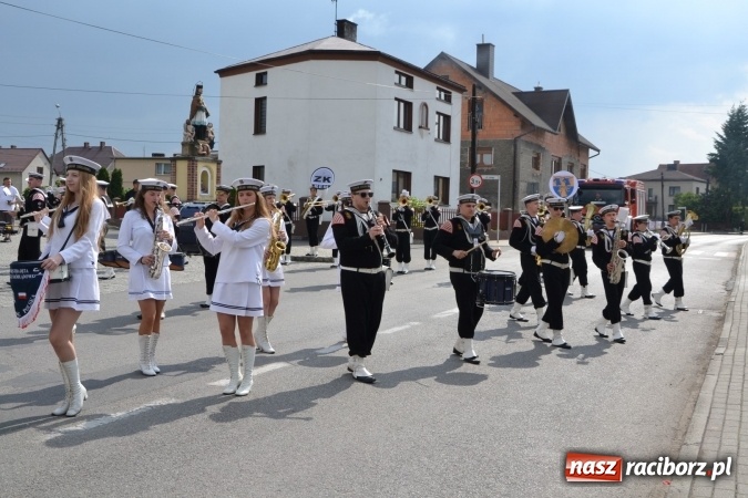 Zdjęcie w galerii na portalu naszraciborz.pl: Parada marszowa i koncert z muzyką filmową i rockową w parku przy pałacu Lichnowskich wiadomości z regionu