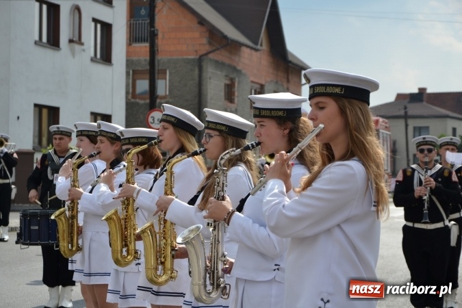 Zdjęcie w galerii na portalu naszraciborz.pl: Parada marszowa i koncert z muzyką filmową i rockową w parku przy pałacu Lichnowskich wiadomości z regionu