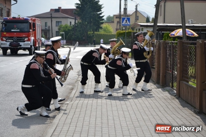 Zdjęcie w galerii na portalu naszraciborz.pl: Parada marszowa i koncert z muzyką filmową i rockową w parku przy pałacu Lichnowskich wiadomości z regionu
