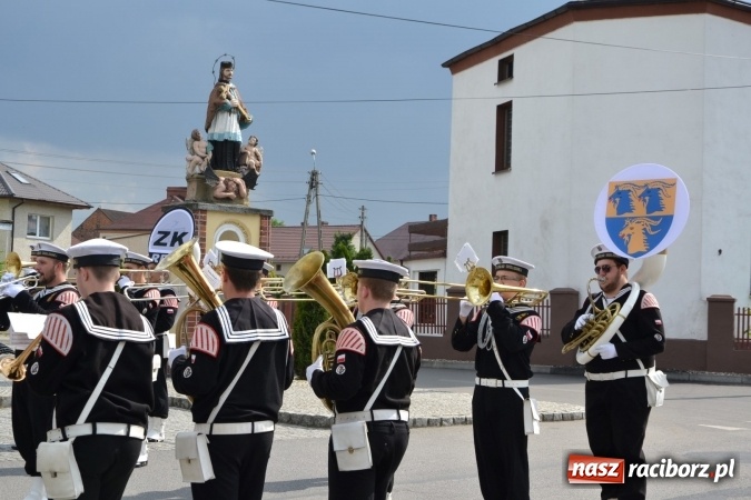 Zdjęcie w galerii na portalu naszraciborz.pl: Parada marszowa i koncert z muzyką filmową i rockową w parku przy pałacu Lichnowskich wiadomości z regionu