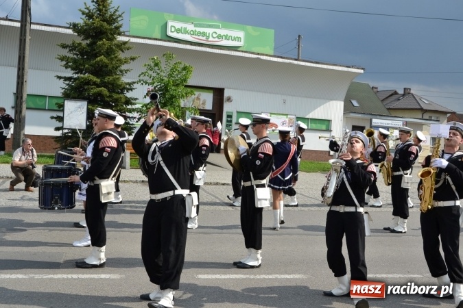 Zdjęcie w galerii na portalu naszraciborz.pl: Parada marszowa i koncert z muzyką filmową i rockową w parku przy pałacu Lichnowskich wiadomości z regionu