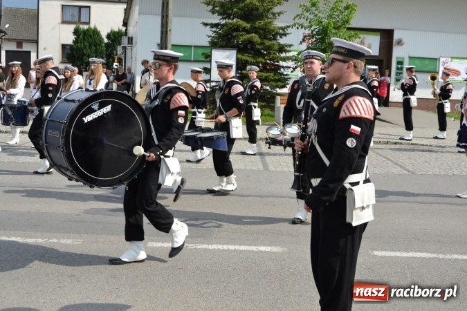 Zdjęcie w galerii na portalu naszraciborz.pl: Parada marszowa i koncert z muzyką filmową i rockową w parku przy pałacu Lichnowskich wiadomości z regionu