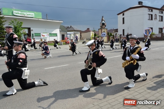 Zdjęcie w galerii na portalu naszraciborz.pl: Parada marszowa i koncert z muzyką filmową i rockową w parku przy pałacu Lichnowskich wiadomości z regionu