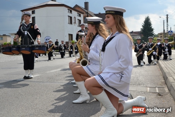 Zdjęcie w galerii na portalu naszraciborz.pl: Parada marszowa i koncert z muzyką filmową i rockową w parku przy pałacu Lichnowskich wiadomości z regionu