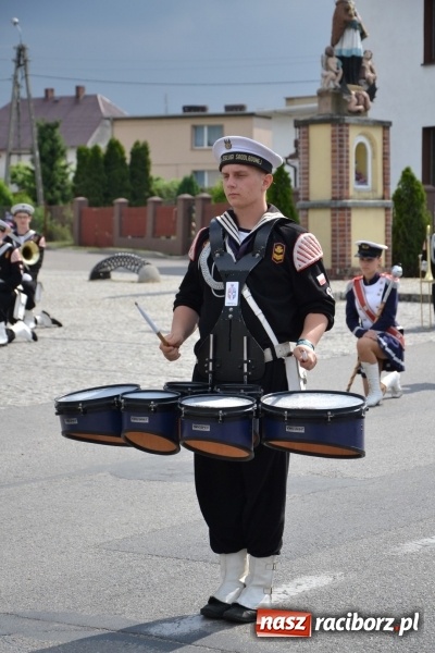 Zdjęcie w galerii na portalu naszraciborz.pl: Parada marszowa i koncert z muzyką filmową i rockową w parku przy pałacu Lichnowskich wiadomości z regionu