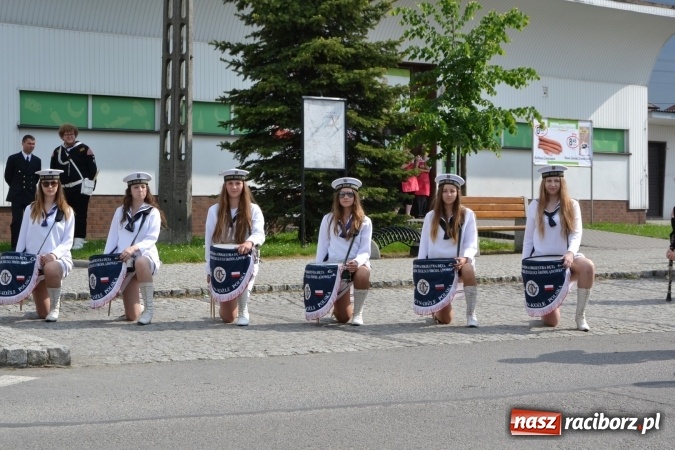 Zdjęcie w galerii na portalu naszraciborz.pl: Parada marszowa i koncert z muzyką filmową i rockową w parku przy pałacu Lichnowskich wiadomości z regionu