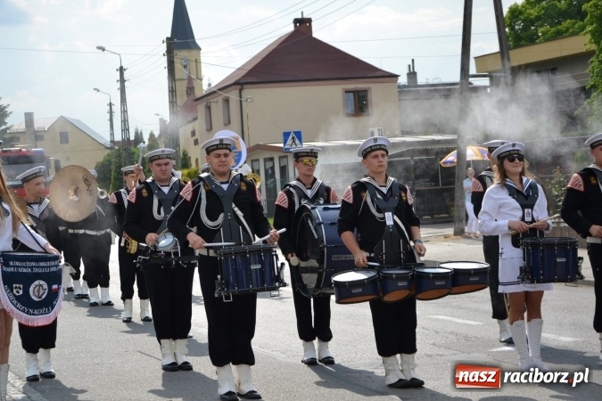 Zdjęcie w galerii na portalu naszraciborz.pl: Parada marszowa i koncert z muzyką filmową i rockową w parku przy pałacu Lichnowskich wiadomości z regionu